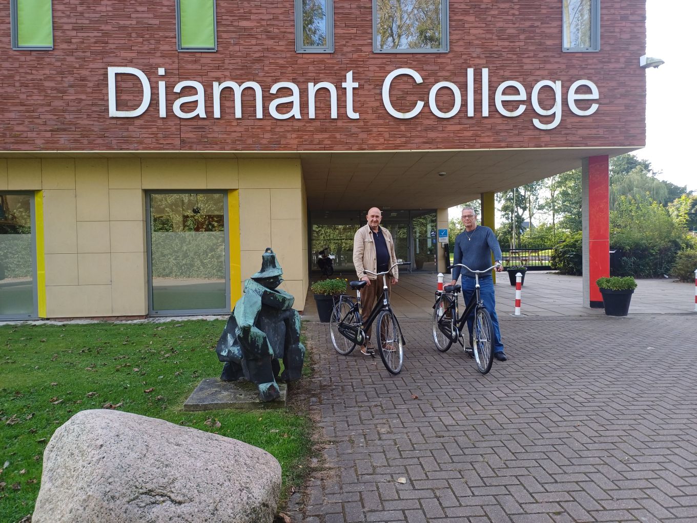 VSO Diamantcollege doneert fietsen